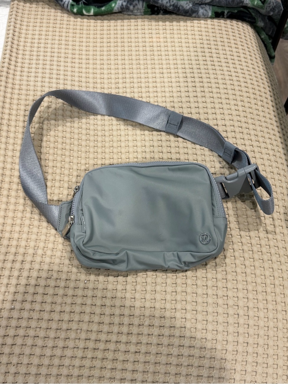 Lululemon athletica Large grey belt bag - Picture 2 of 4